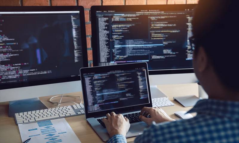 数据科学选型：R与Python如何赋能乐山网站建设？